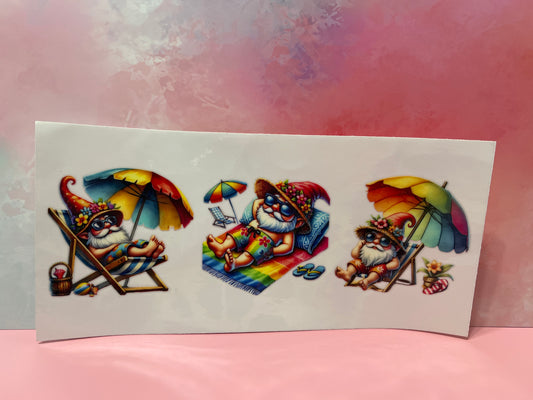 #189 gnomes relax at the beach