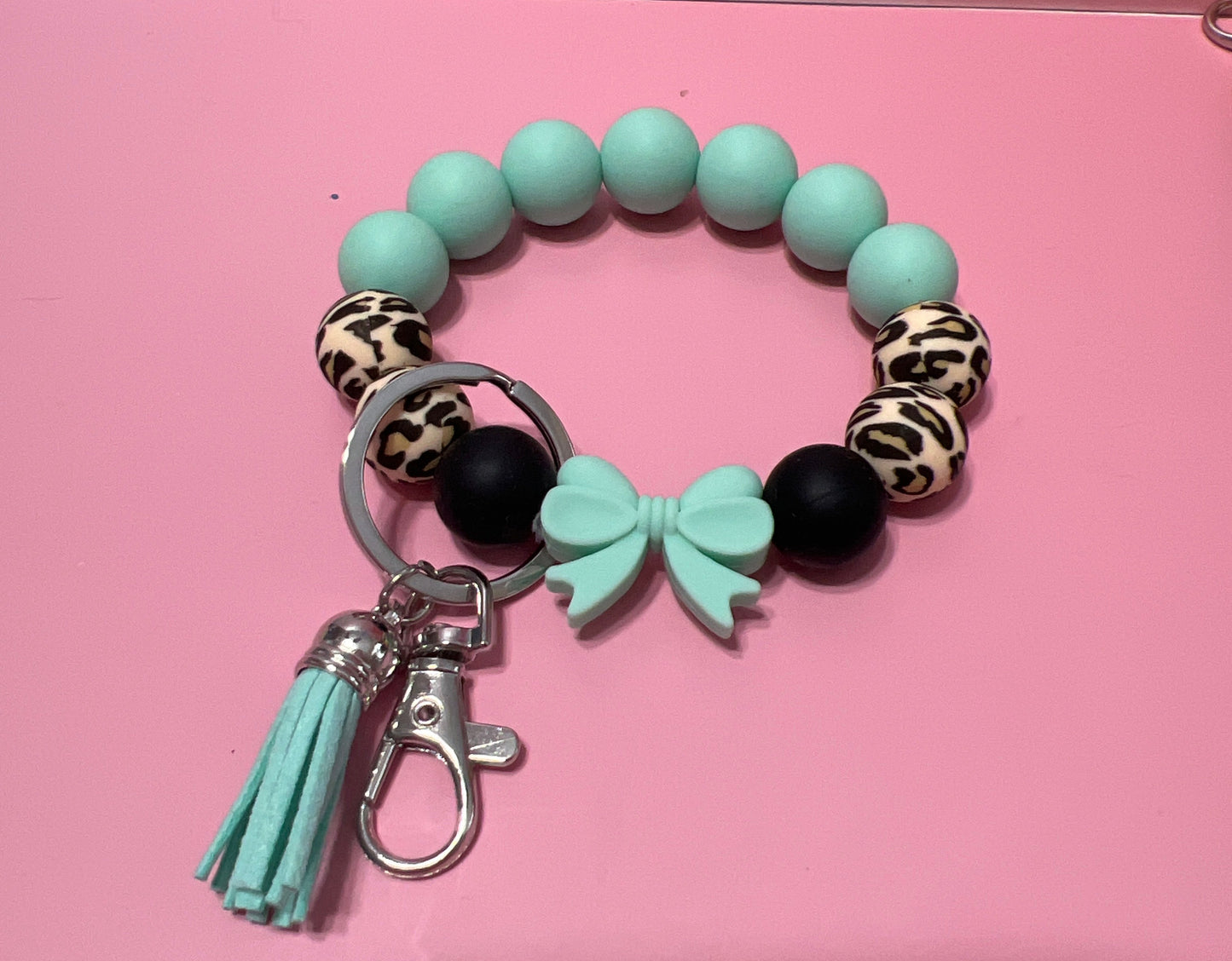 Wristlet bow keychain